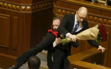 Only Extremism Wins When Politicians Behave Badly